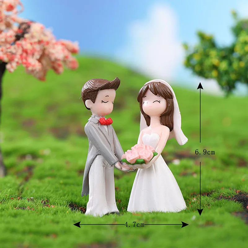 Mini Cute Figurines Couple lover Miniature Wedding Gift Miniature Landscape Ornaments Fairy Garden Bonsai DollHouse Decorations