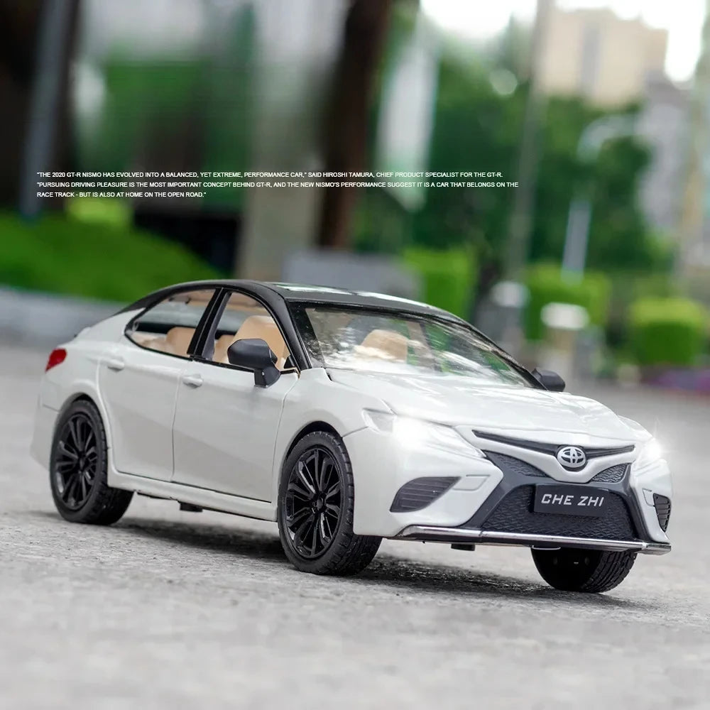 1:24 Toyota Camry Alloy Car Model Toys Metal Diecast High Simulation Strong Vehicle Model Sound Light Toy For Boys Birthday Gift