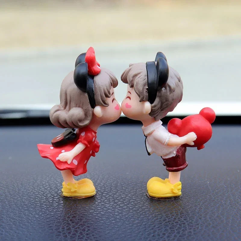 Romantic Couple Small Ornaments Car Interior Home Decor Office Small Ornaments Valentine's Day Cute Gifts Figurines Miniatures