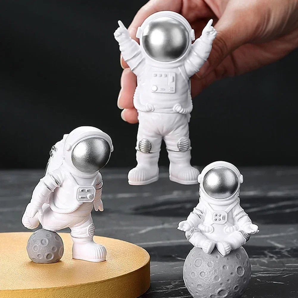 4pcs Resin Astronaut Model Figure Statue Astronaut Sculpture Educational Toy Desktop Home Decoration Model Children's Gifts