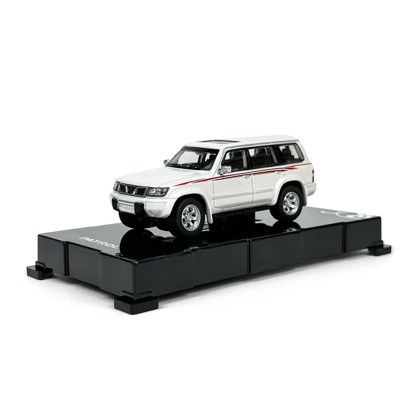 1:64 Scale Nissan Patrol 1998 Y61 Car Model 1:64 Metal Diecast Miniature Ariya X-trail Q50S Q70L QX70S QX60 QX80 Vehicle Toys