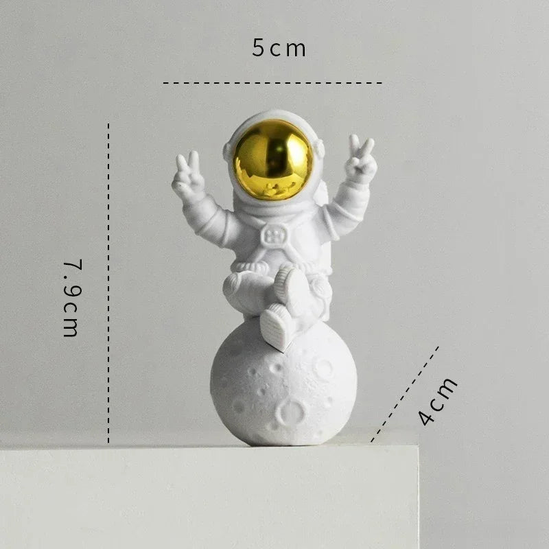 New Resin Astronaut Statue Ornament Spaceman Sculpture Desktop Home Decoration Astronaut Model Car Decoration Creative Kid Gift