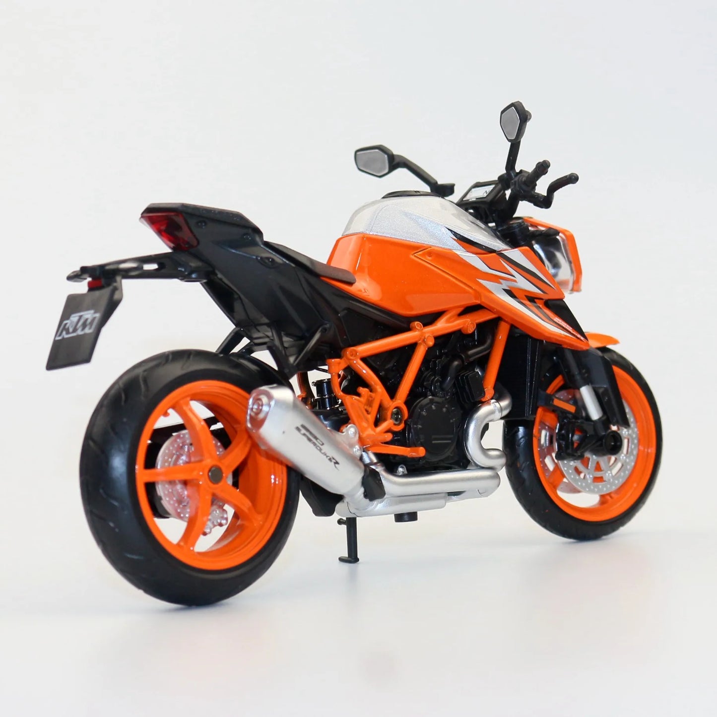 1/12 KTM 1290 Super Duke R 2022 Toy Motorcycle CCA Diecast Model 1:12 Sport Racing Miniature Collection Gift For Kid Children