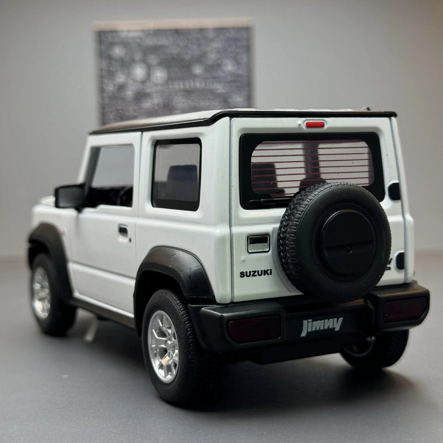 1:24 SUZUKI Jimny Alloy Car Model Diecasts Metal Off-Road Vehicles Car Model Simulation Sound and Light Collection Kids Toy Gift