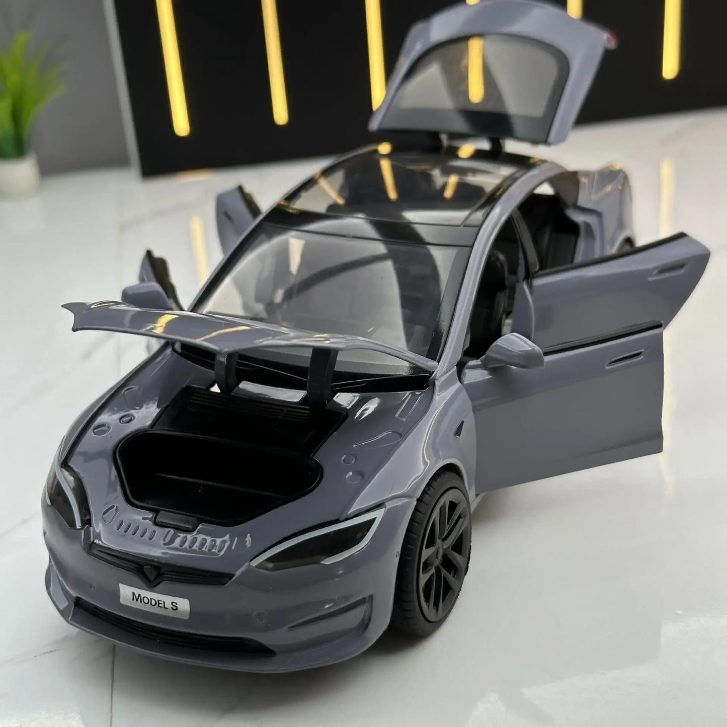 1:24 Tesla Model S Miniatures Simulation Alloy Metal Diecast Model Car Sound & Light car Toys for Kids Gifts for Boyfriend C270