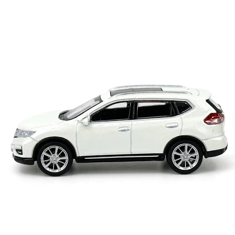 1:64 Scale Nissan X-trail 2018 Simulation Metal Car Model 1/64 Ariya Diecast Miniature White Vehicle Model Toys Men Collection