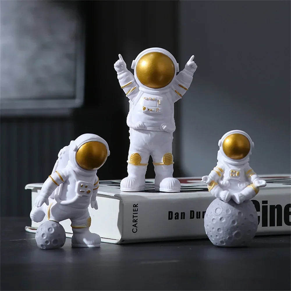 3/4PCS Resin Astronaut Figure Statue Spaceman Sculpture Educational Toy Desktop Home Decoration Astronaut Model for Kids Gift