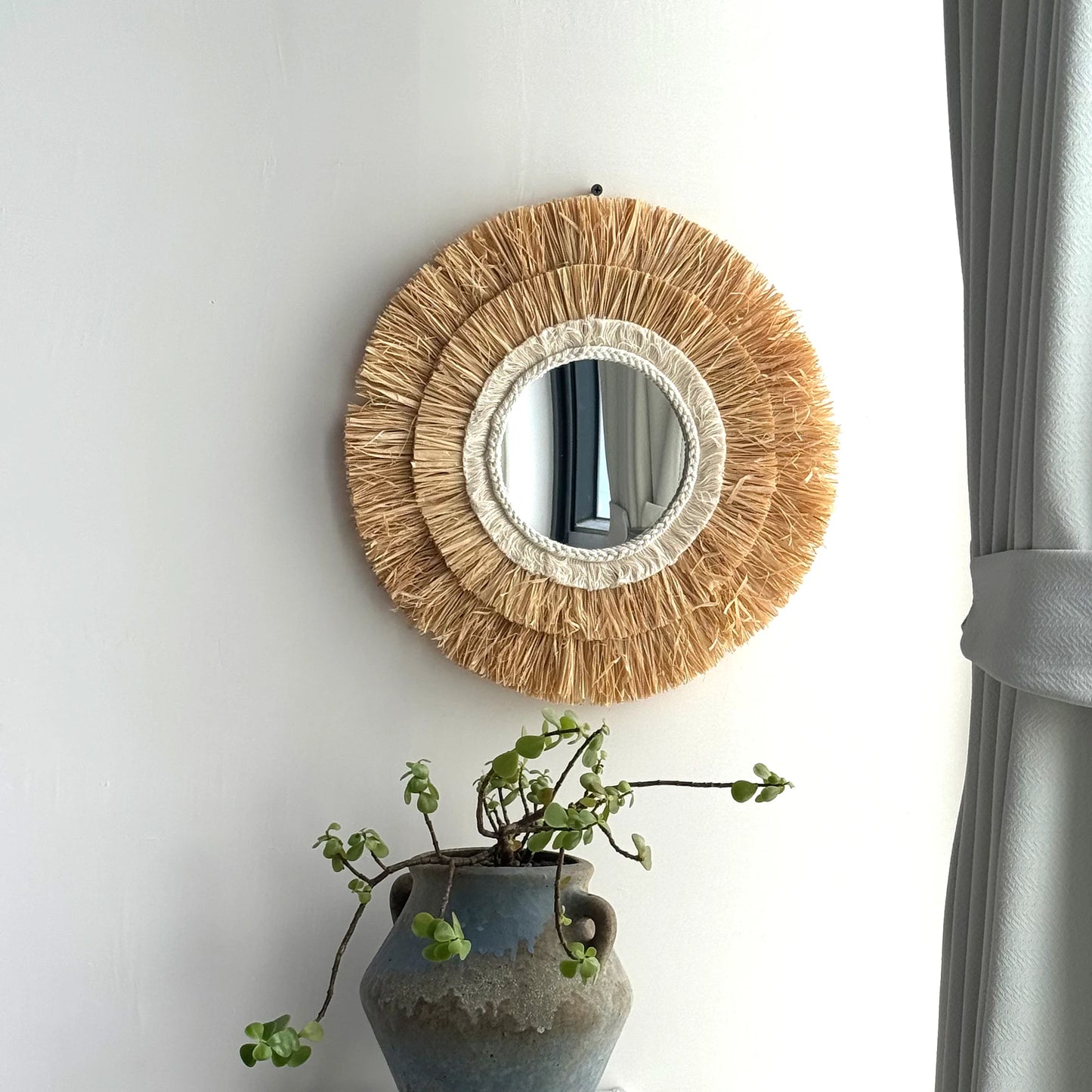 Round Hanging Wall Mirror Decorative Two-tier Raffia Circle Wall Mounted Mirror for Farmhouse Living Room Bedroom Bathroom