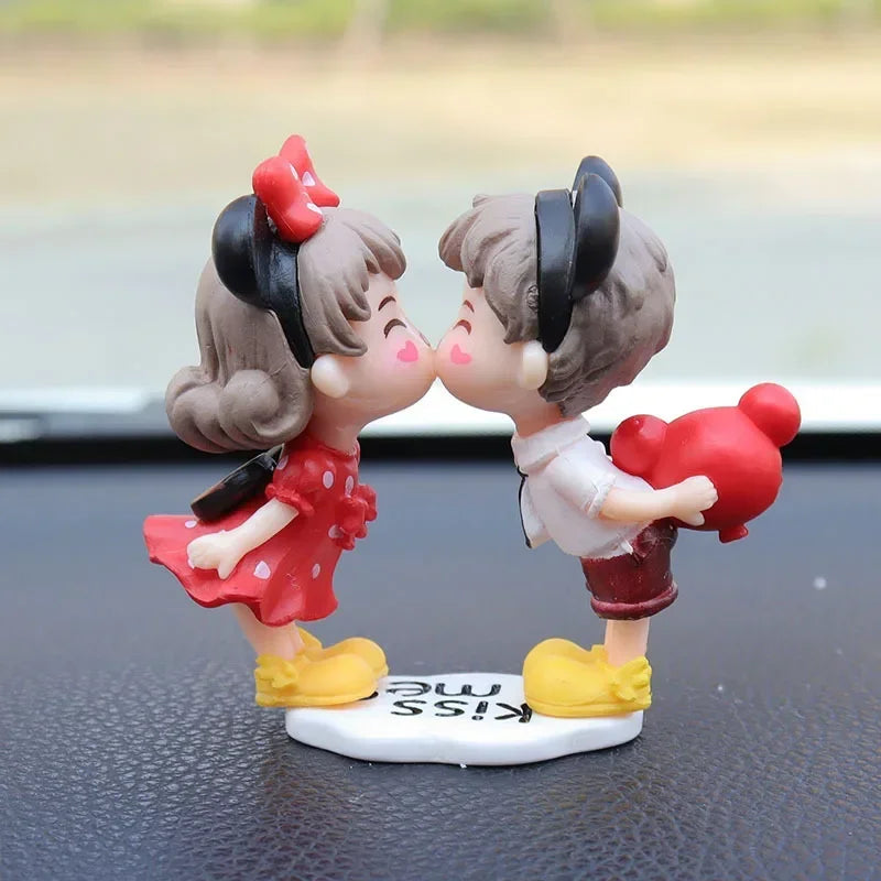 Romantic Couple Small Ornaments Car Interior Home Decor Office Small Ornaments Valentine's Day Cute Gifts Figurines Miniatures